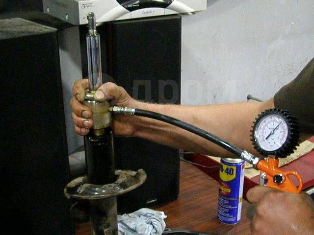 Прокачка стоек амортизатора